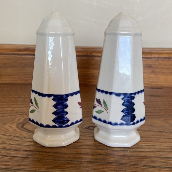 Vintage ADAMS China "Lancaster" Porcelain Salt & Pepper Shaker Set England - Picture 2 of 4